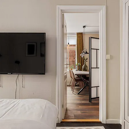 Dinbnb L 250m To Bryggen L Backyard L Smart-tv L 6 Guests * ベルゲン