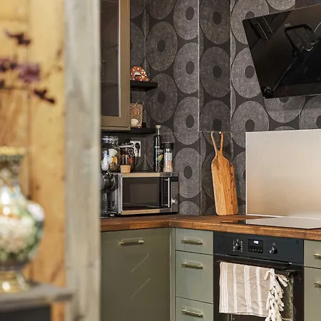 Apartment Dinbnb L 250m To Bryggen L Backyard L Smart-tv L 6 Guests *